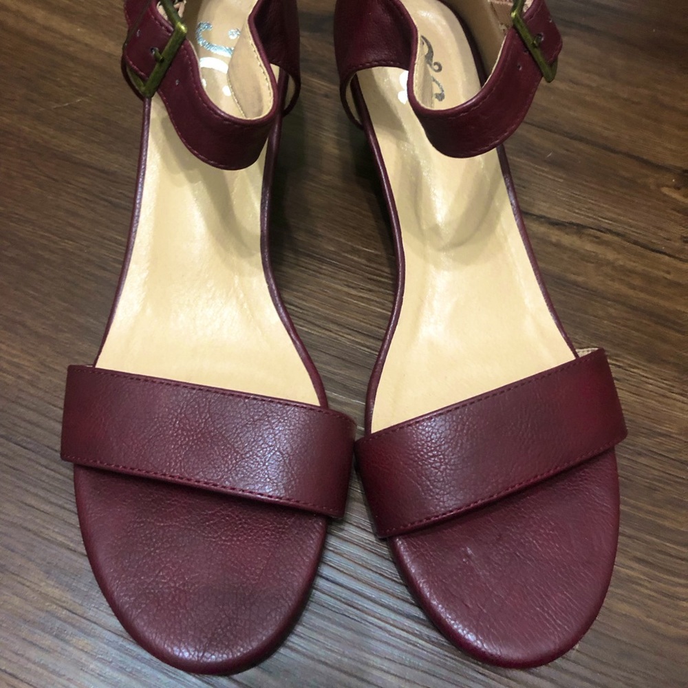 Maroon wedges with gold buckle